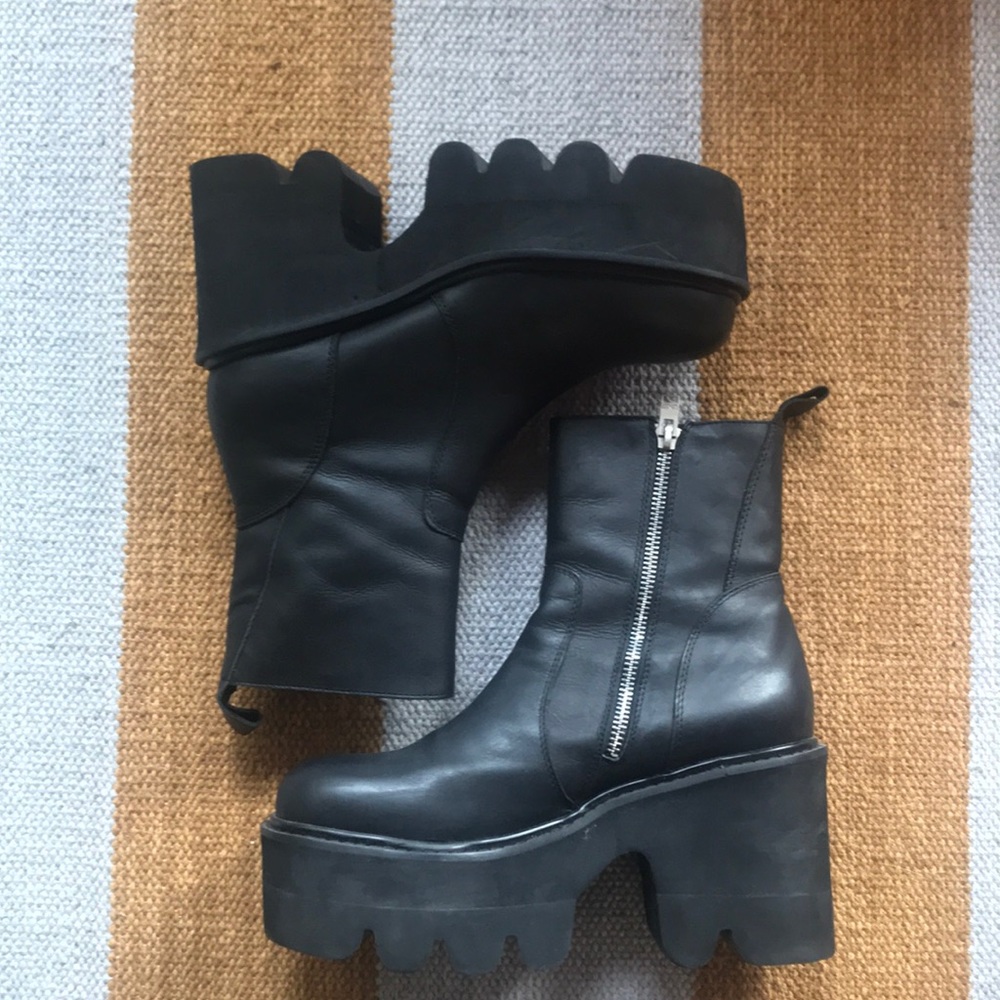 Serious platform boots!